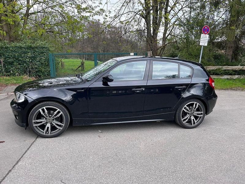 Gebraucht BMW 118 122 PS (89 kW) 2007 Schwarz Kleinwagen