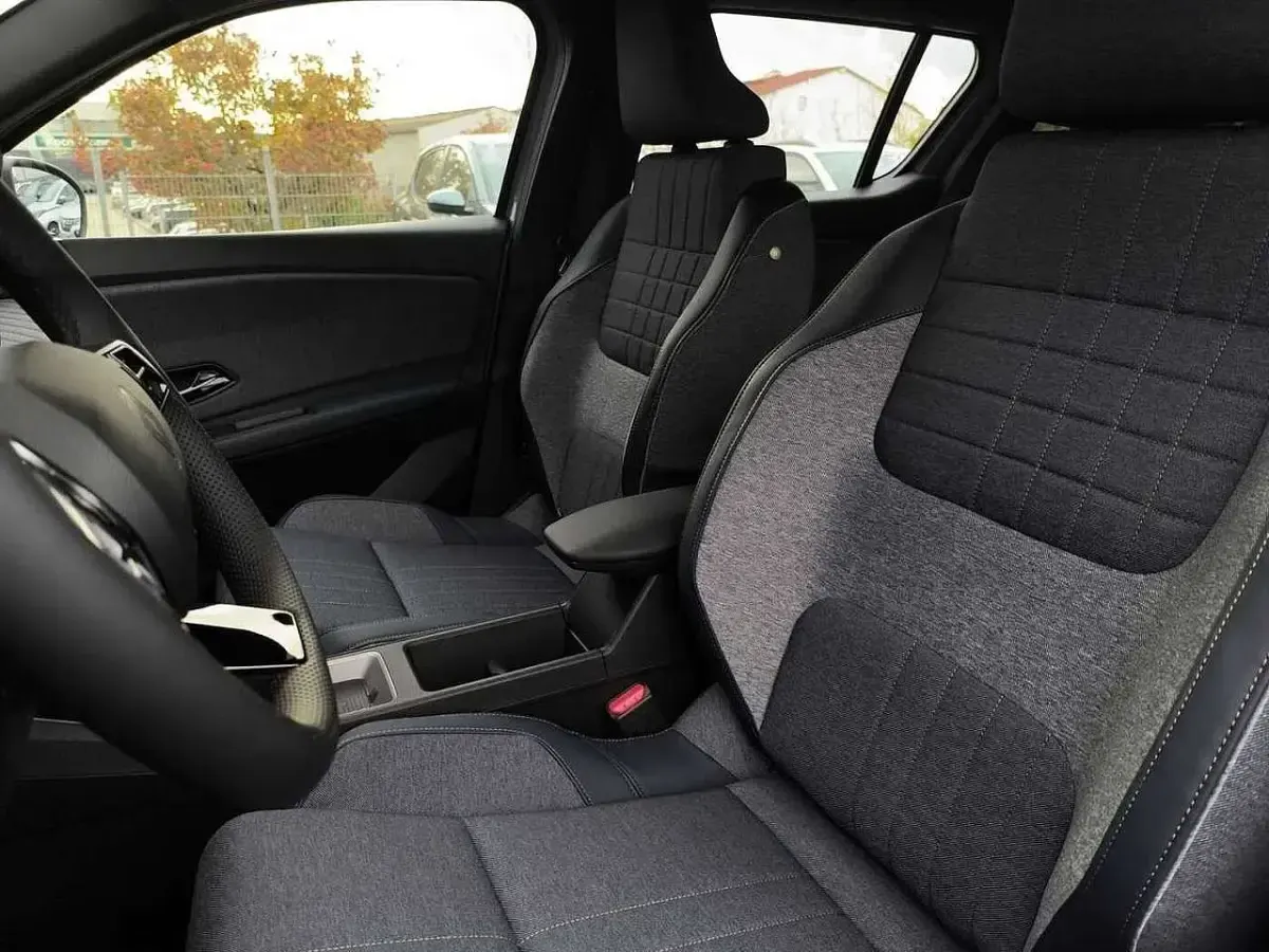 Gebraucht Renault 4 E-Tech Komfort 110 kW (150 PS) 2026 Kumulusblau / schwarz SUV