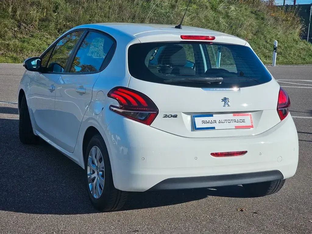 Gebraucht Peugeot 208 Active 110 PS (80 kW) 2019 Weiß Kleinwagen