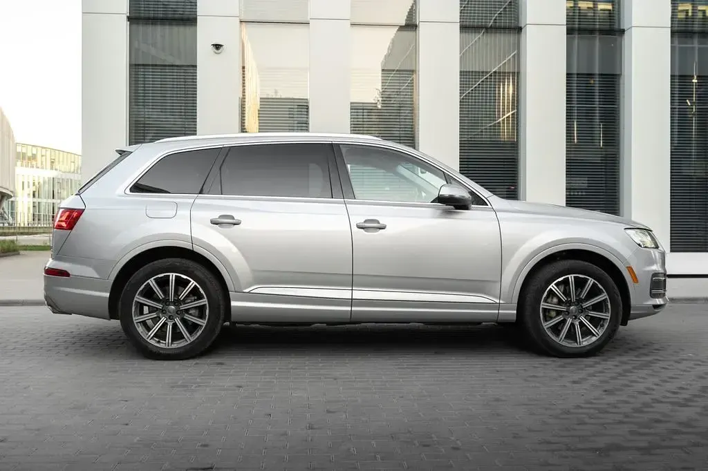 Usado Audi Q7 Sport 333 HP (244 kW) 2017 Prateado SUV