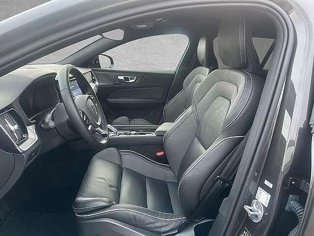 Gebraucht Volvo V60 145 PS (106 kW) 2025 Kombi