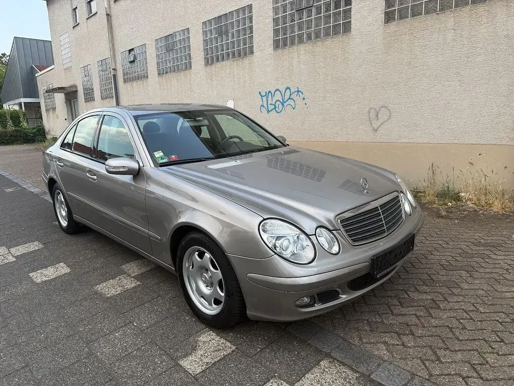 Gebraucht Mercedes E200 163 PS (119 kW) 2005 Silber Limousine