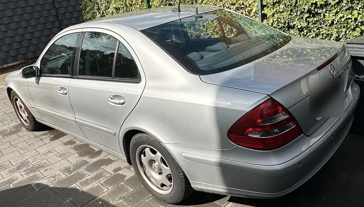 Gebraucht Mercedes E270 177 PS (130 kW) 2004 Silber Limousine