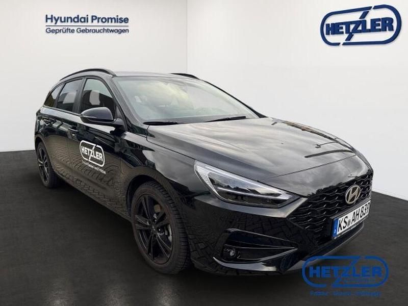 Gebraucht Hyundai i30 Advantage 140 PS (102 kW) 2024 Abyss black / mic Kombi