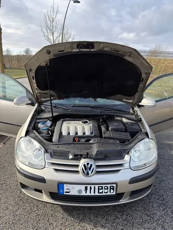 Gebraucht VW Golf V 105 PS (77 kW) 2004 Gelb Kleinwagen