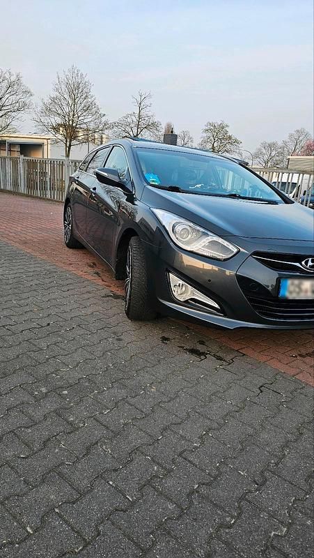 Gebraucht Hyundai i40 116 PS (85 kW) 2014 Schwarz Kombi