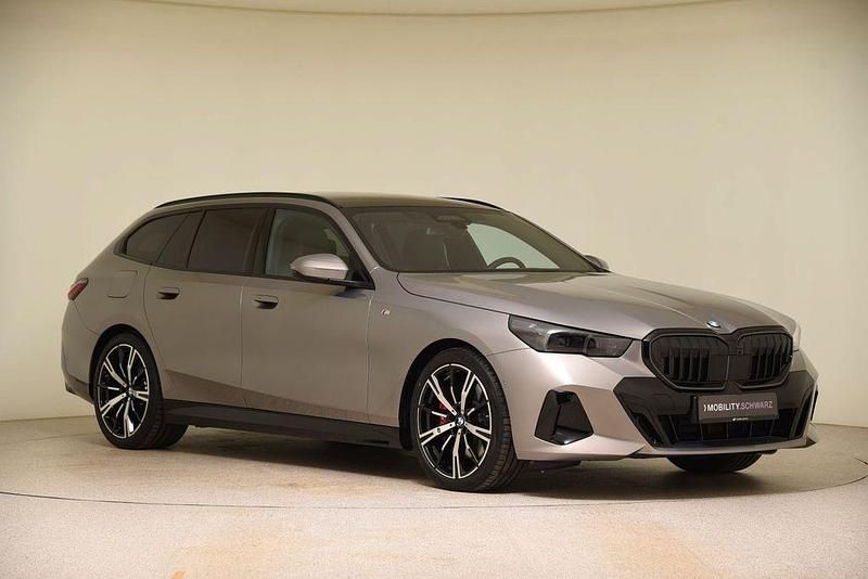 Gebraucht BMW 540 M Sport 286 PS (210 kW) 2025 Grau Kombi