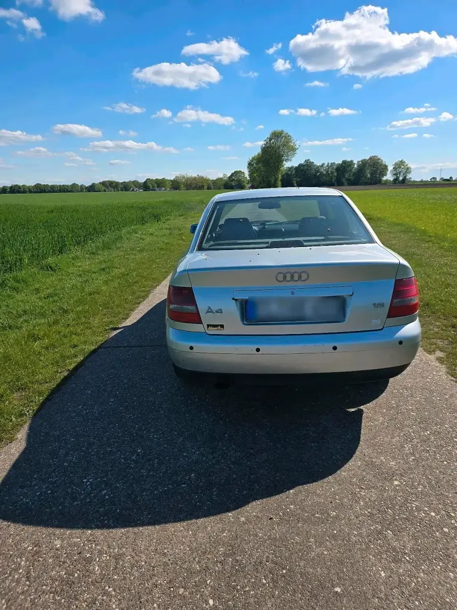 Gebraucht Audi A4 101 PS (74 kW) 2000 Silber Limousine