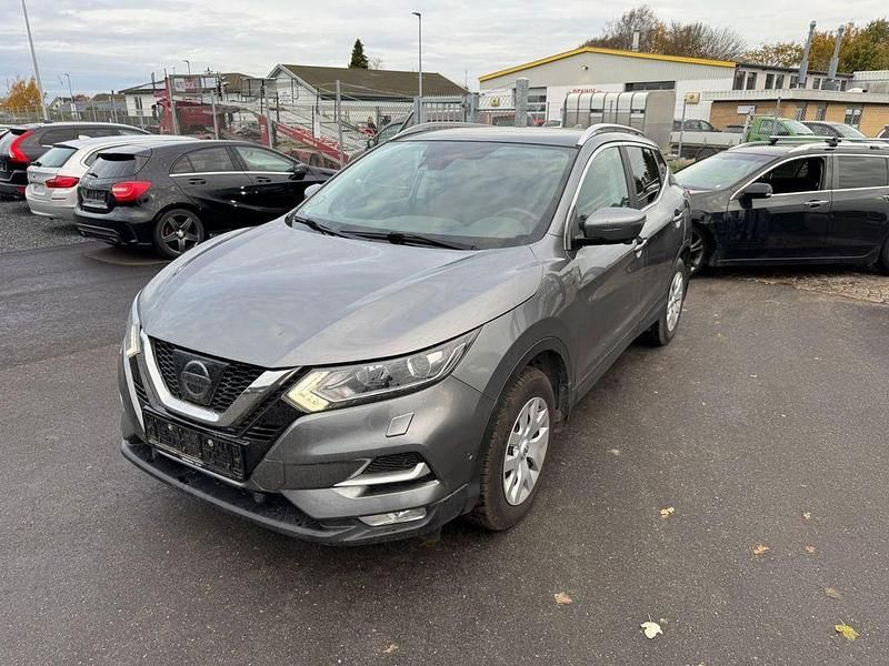 Grau Gebraucht 2017 Nissan Qashqai N-Connecta SUV | 9.500 € (Superpreis) - Bild 1/4