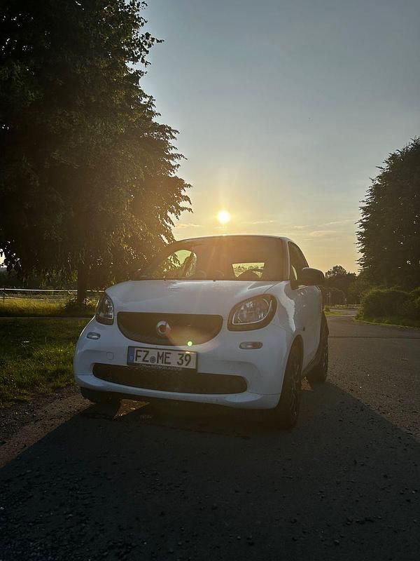 Weiß Gebraucht 2015 Smart ForTwo Coupé Passion Coupé | 7.300 € (Guter Preis) - Bild 1/4