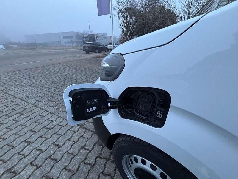 Neu Peugeot e-Expert 100 kW (136 PS) 2025 Weiß Van