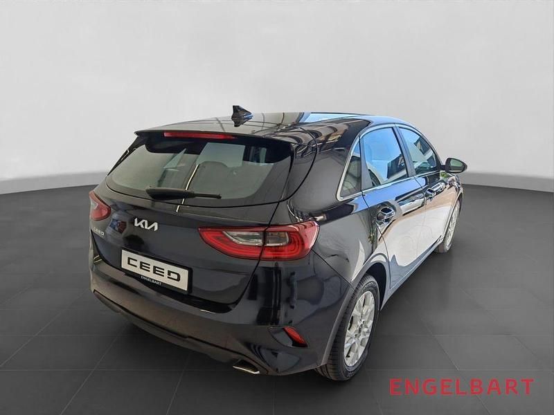 Neu Kia Ceed Comfort 140 PS (102 kW) 2025 Zilinaschwarz met. Kleinwagen