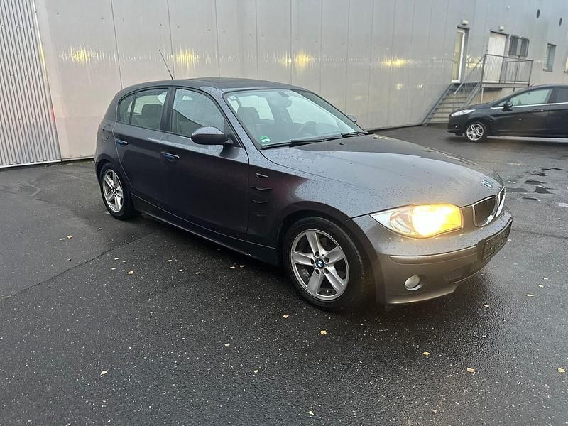 Grau Gebraucht 2005 BMW 116 Kleinwagen | 998 € (Superpreis) - Bild 1/4