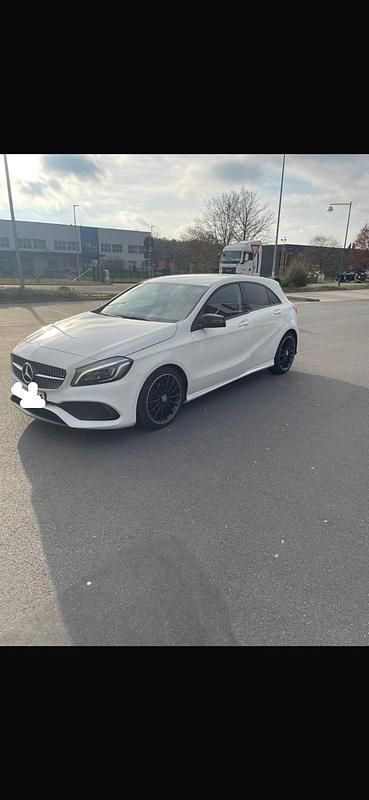 Weiß Gebraucht 2017 Mercedes A160 AMG Limousine | 12.200 € (Teuer) - Bild 1/4
