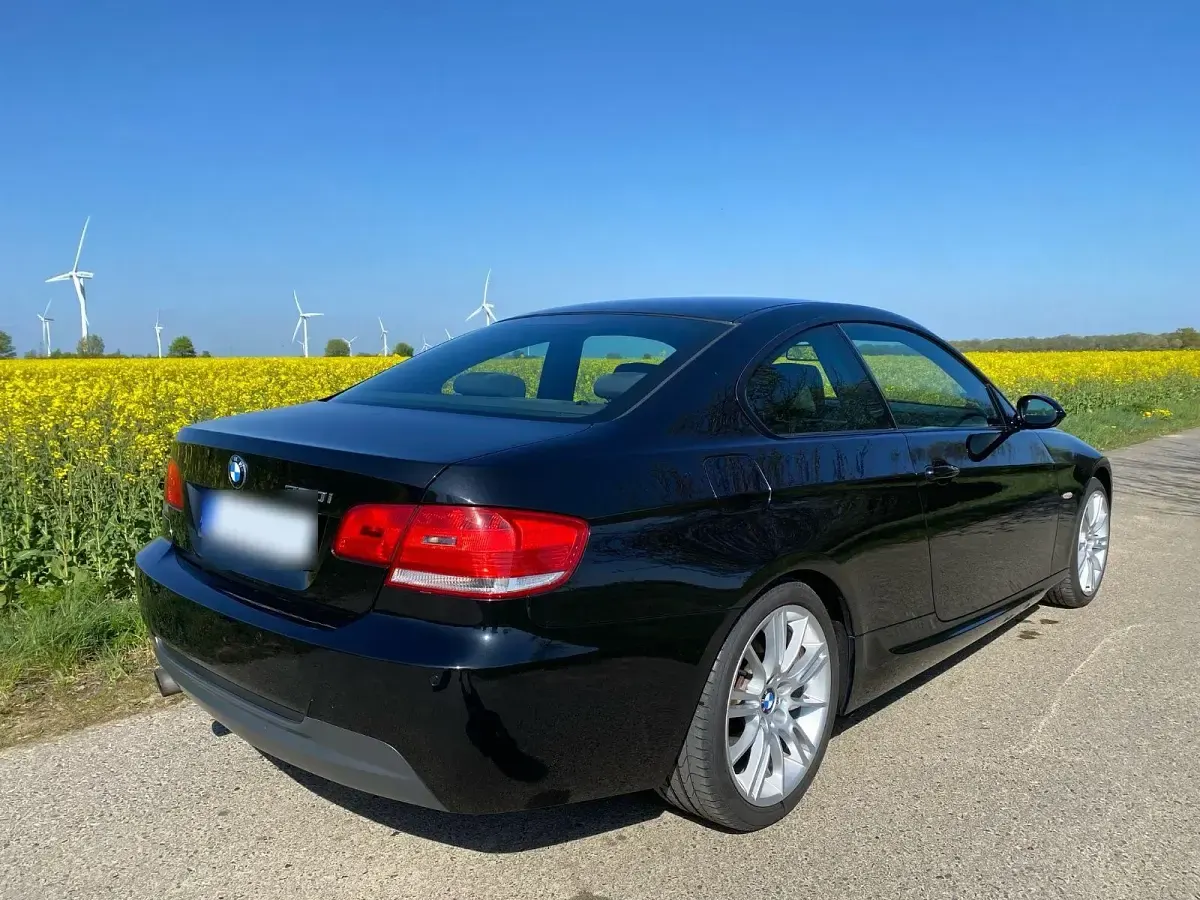 Gebraucht BMW 320 M Sport 170 PS (125 kW) 2009 Schwarz Coupé