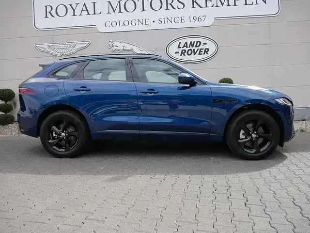 Second-hand Jaguar F-Pace R-Dynamic 250 CP (183 kW) 2023 Albastru SUV