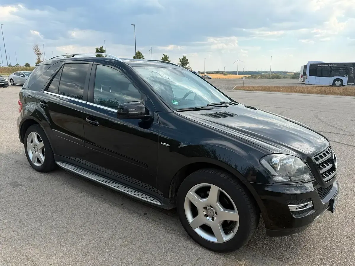 Gebraucht Mercedes ML350 Edition 272 PS (200 kW) 2011 Schwarz SUV