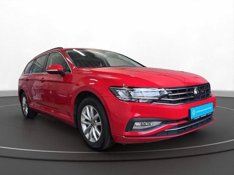 Gebraucht VW Passat Business 122 PS (89 kW) 2023 Rot Kombi