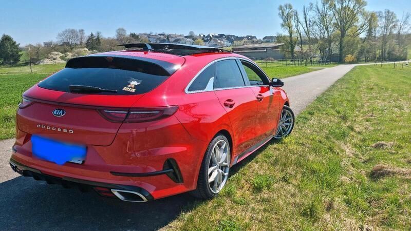 Rot Gebraucht 2020 Kia ProCeed GT Kleinwagen | 19.350 € (Guter Preis) - Bild 1/4