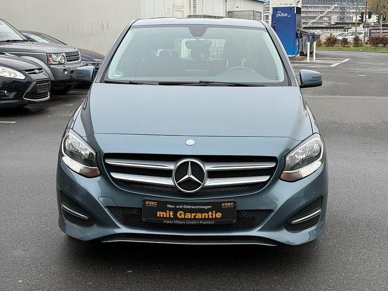 Gebraucht Mercedes 180 Style 109 PS (80 kW) 2015 Blau Limousine