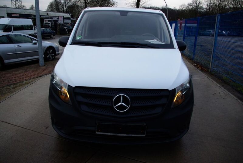 Weiß Gebraucht 2017 Mercedes Vito Van / Kleinbus | 10.500 € (Superpreis) - Bild 1/4