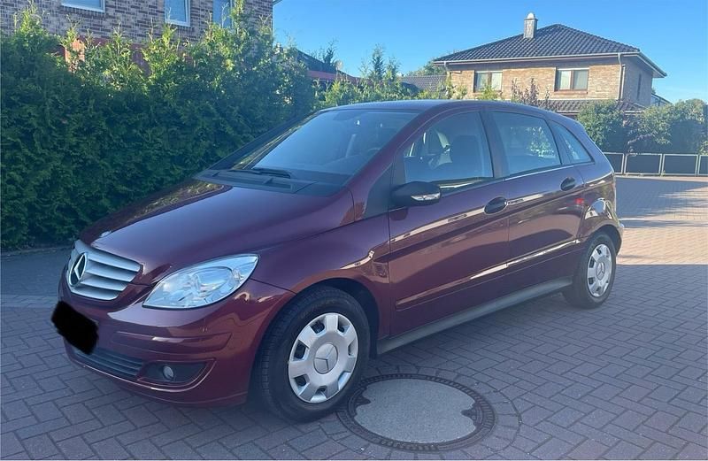 Rot Gebraucht 2005 Mercedes B150 Van / Kleinbus | 4.400 € (Fairer Preis) - Bild 1/4