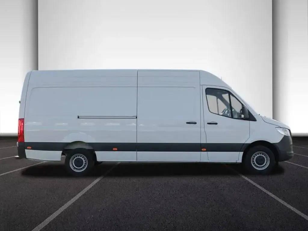 Gebraucht Mercedes Sprinter 170 PS (125 kW) 2025 Arktikweiss Van