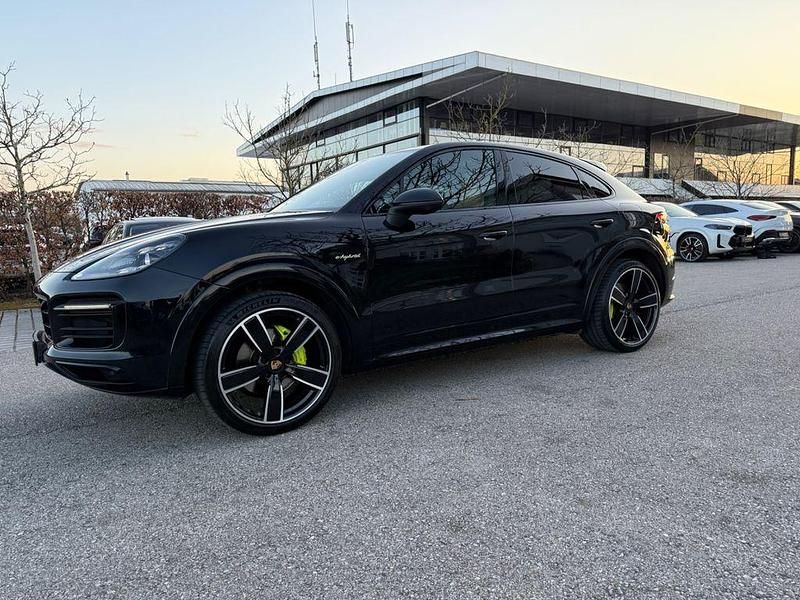 Schwarz Gebraucht 2021 Porsche Cayenne Coupe Sport Coupé | 65.990 € (Fairer Preis) - Bild 1/4