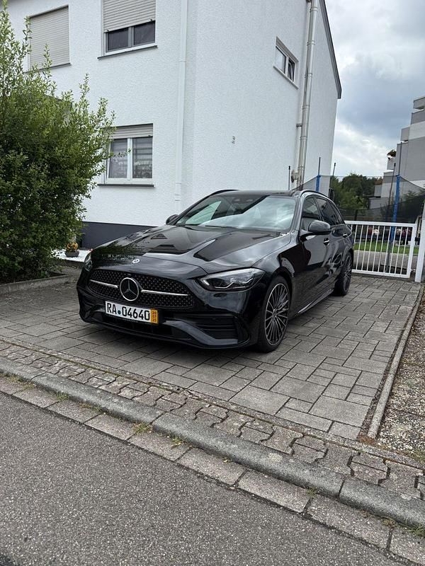 Schwarz Gebraucht 2023 Mercedes C200 AMG line Kombi | 36.000 € (Etwas zu teuer) - Bild 1/4