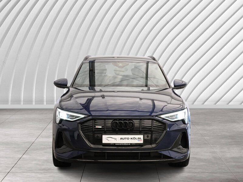 Second-hand Audi e-tron S-Line 300 kW (408 CP) 2021 Albastru SUV