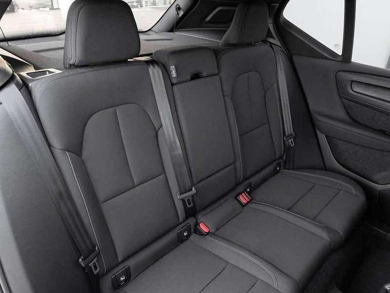 Gebraucht Volvo XC40 Core 185 kW (252 PS) 2025 Silver dawn / metallic SUV