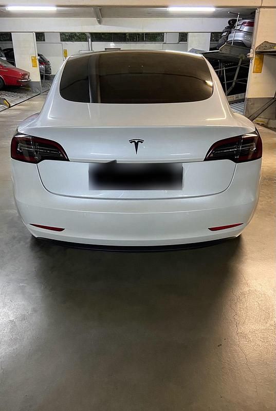 Second-hand Tesla Model 3 366 kW (498 CP) 2021 Alb Berlinǎ