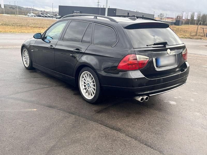 Usado BMW 325 Performance 197 HP (144 kW) 2008 Preto Carrinha