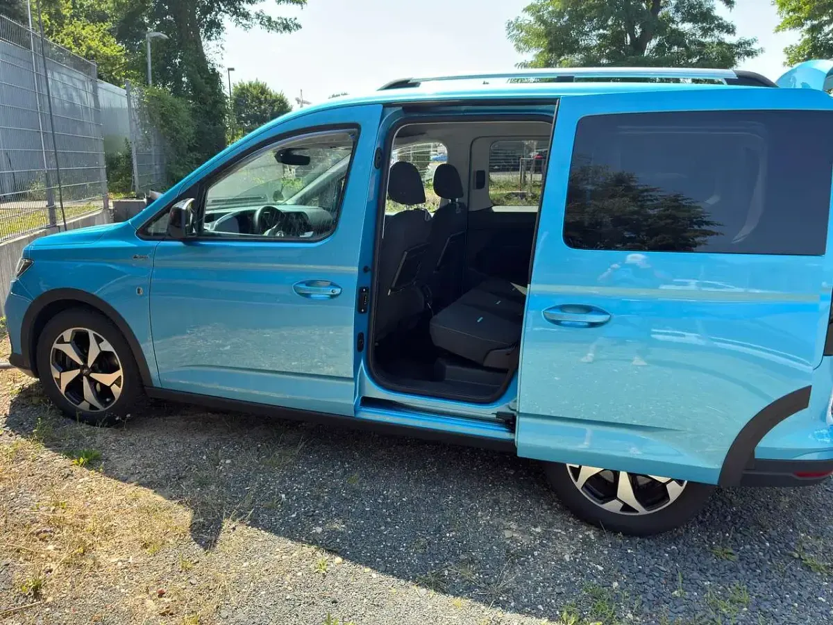 Gebraucht Ford Grand Tourneo Connect 122 PS (89 kW) 2022 Blau Van / Kleinbus