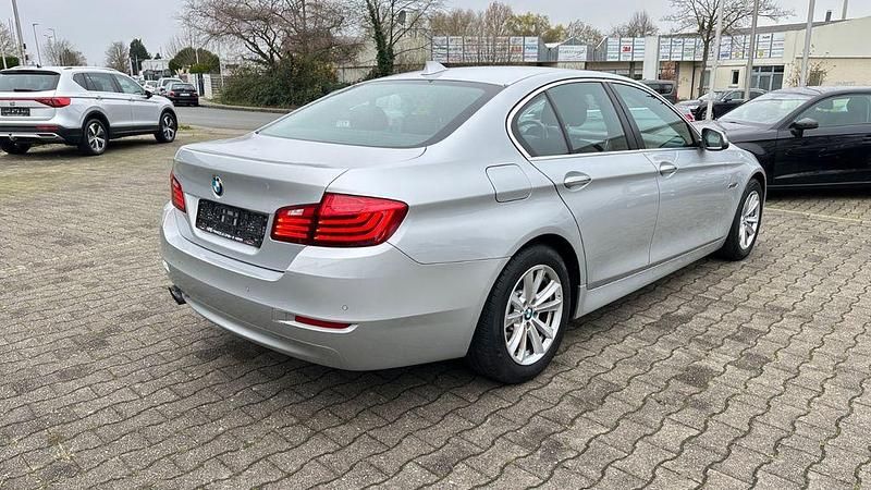 Second-hand BMW 520 184 CP (135 kW) 2014 Argintiu Berlinǎ