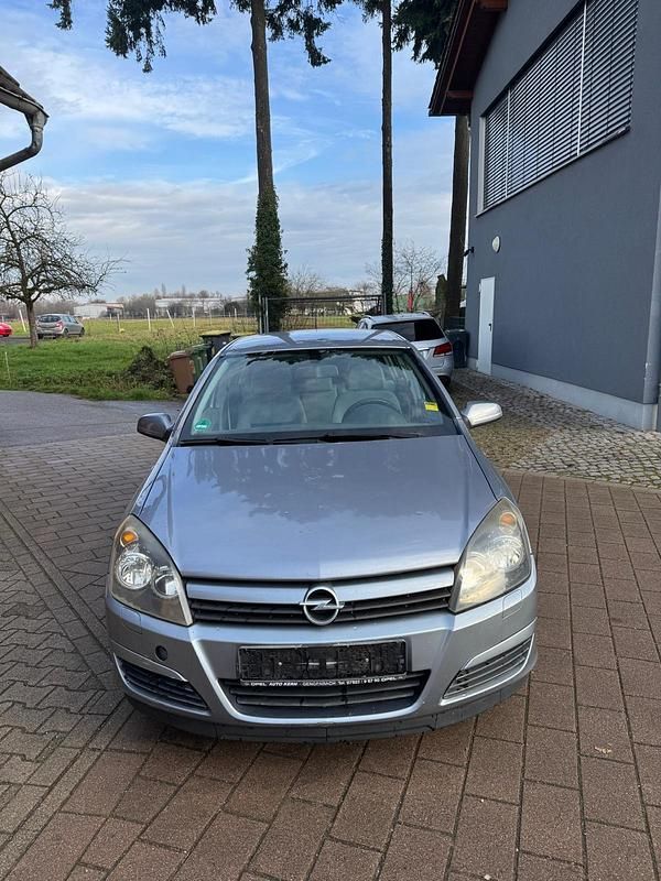 Gebraucht Opel Astra 105 PS (77 kW) 2005 Silber Limousine