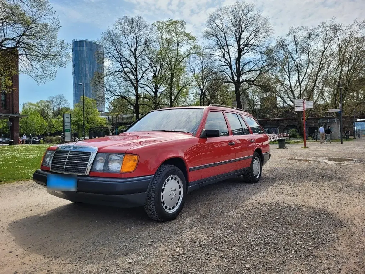 Gebraucht Mercedes 230 132 PS (97 kW) 1988 Rot Kombi