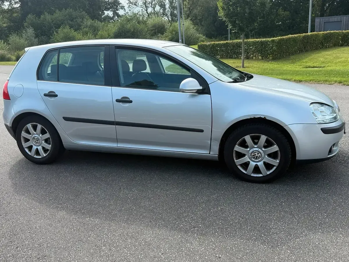 Gebraucht VW Golf V 80 PS (58 kW) 2004 Silber Kleinwagen