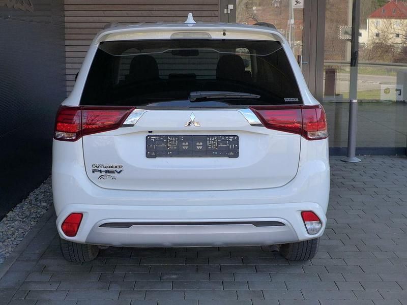 Gebraucht Mitsubishi Outlander P-HEV 224 PS (164 kW) 2021 Weiß SUV