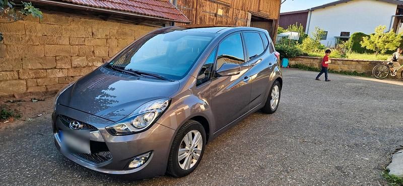 Braun Gebraucht 2013 Hyundai ix20 Van / Kleinbus | 5.950 € - Bild 1/4
