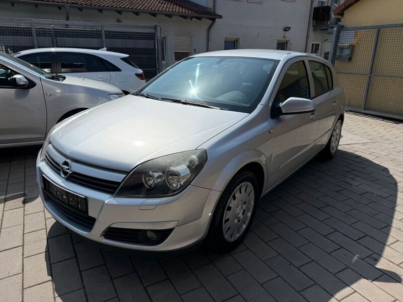 Grau Gebraucht 2005 Opel Astra Limousine | 1.799 € (Fairer Preis) - Bild 1/4