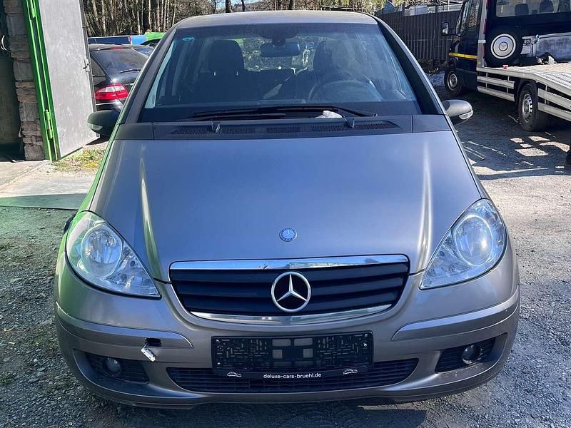 Gold Gebraucht 2006 Mercedes A180 Classic Limousine | 1.300 € - Bild 1/4