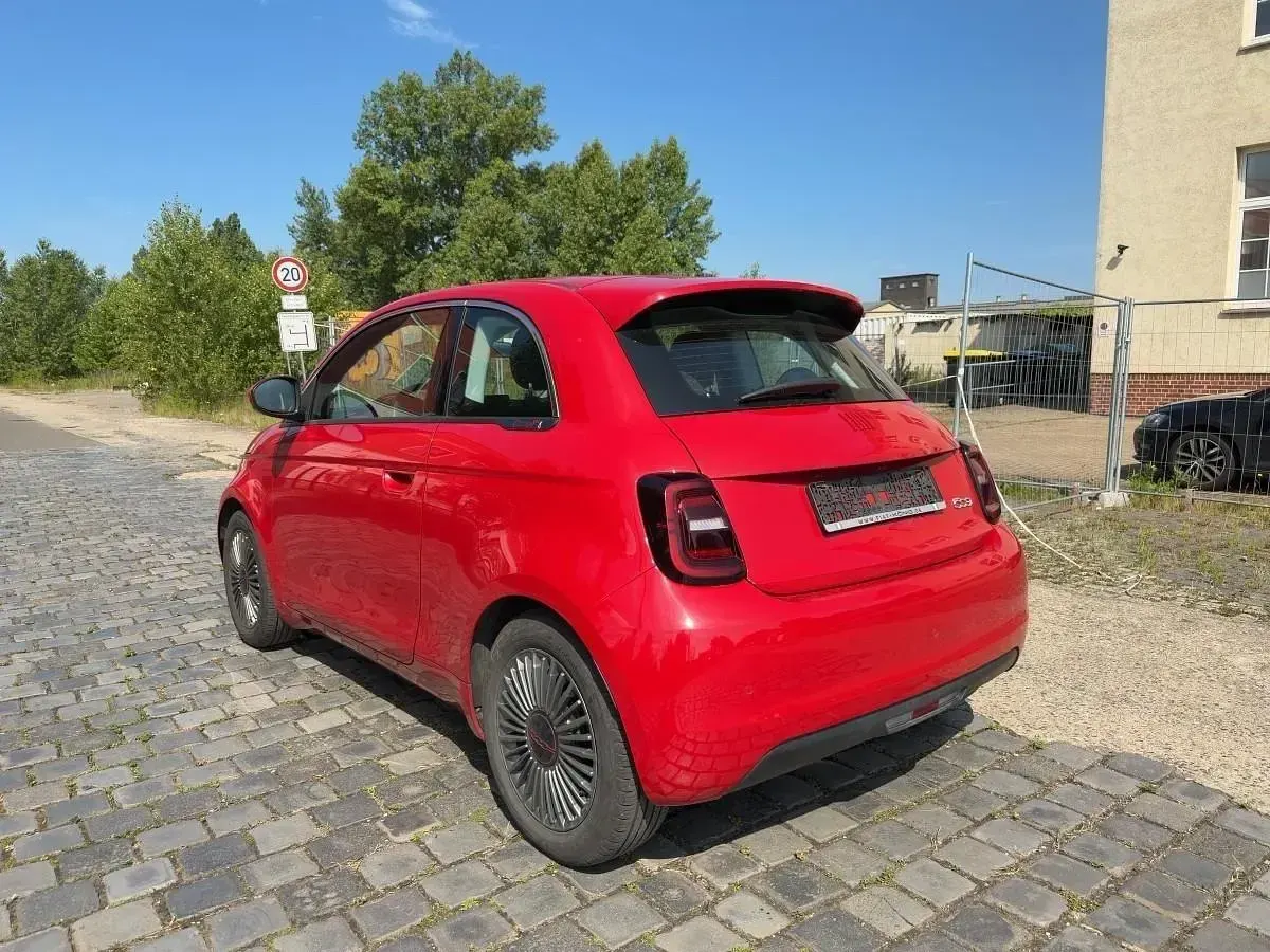 Gebraucht Fiat 500e Red 86 kW (118 PS) 2022 Rot Kleinwagen