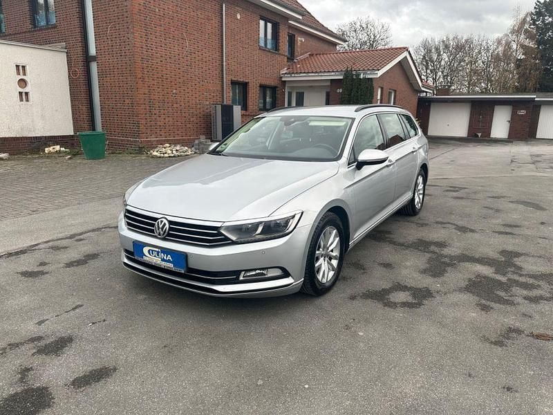 Silber Gebraucht 2018 VW Passat Comfortline Kombi | 8.999 € (Guter Preis) - Bild 1/4
