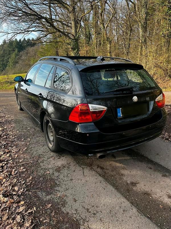 Schwarz Gebraucht 2006 BMW 320 Kombi | 3.600 € (Teuer) - Bild 1/4