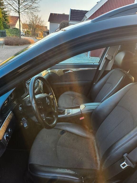 Gebraucht Mercedes E220 Avantgarde 170 PS (125 kW) 2007 Schwarz Limousine