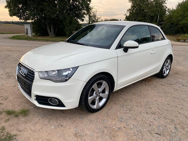 Weiß Gebraucht 2011 Audi A1 Ambition Kleinwagen | 6.750 € (Guter Preis) - Bild 1/4