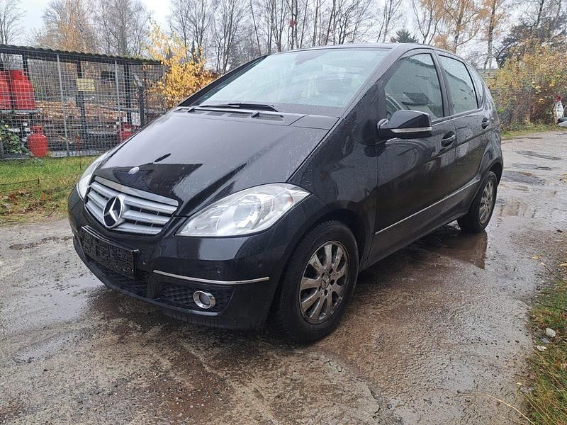 Schwarz Gebraucht 2009 Mercedes A180 Kleinwagen | 1.600 € (Guter Preis) - Bild 1/4
