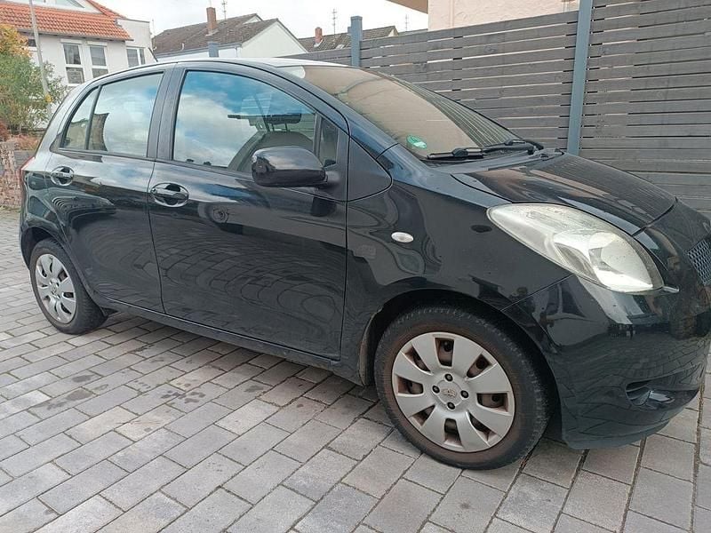 Schwarz Gebraucht 2006 Toyota Yaris Sol Limousine | 4.900 € (Teuer) - Bild 1/4