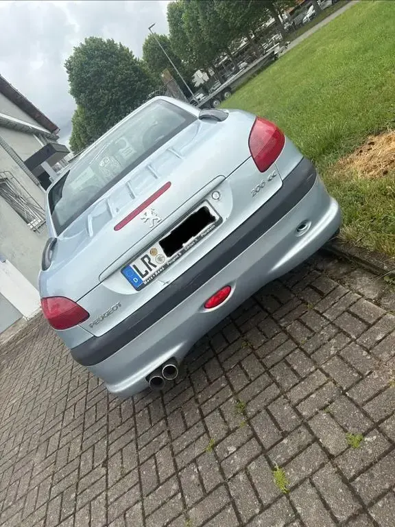 Gebraucht Peugeot 206 CC Platinum 109 PS (80 kW) 2002 Silber Cabrio